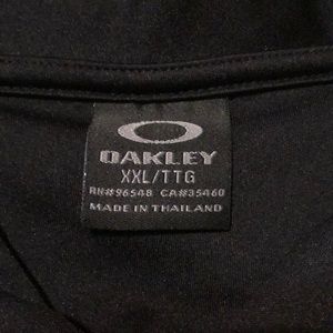 Oakley XXL Pirelli team polo in black. Quick Dry material. Cool wearing.